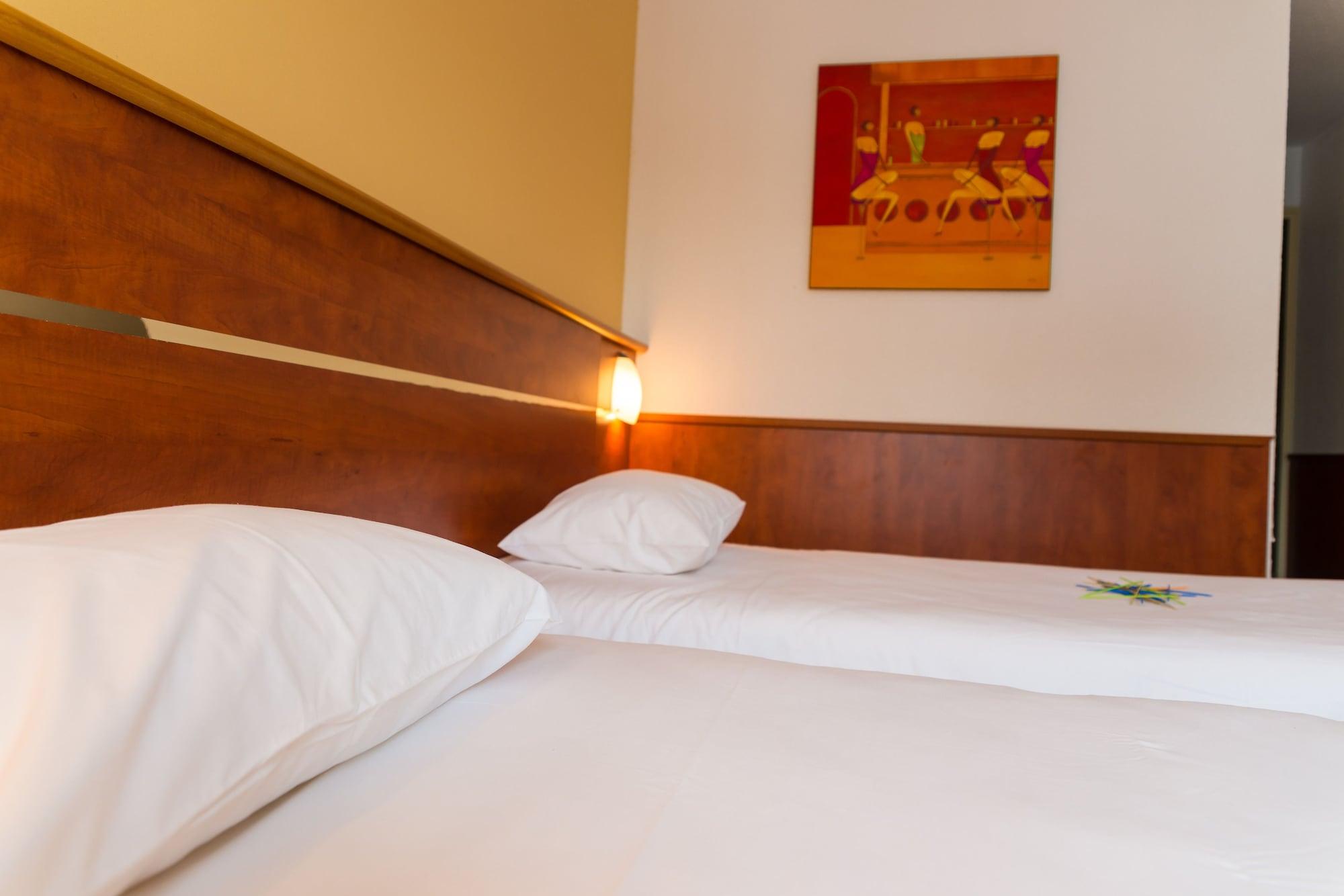 Brit Hotel Rennes Cesson Екстер'єр фото