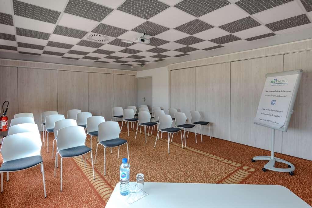 Brit Hotel Rennes Cesson Зручності фото