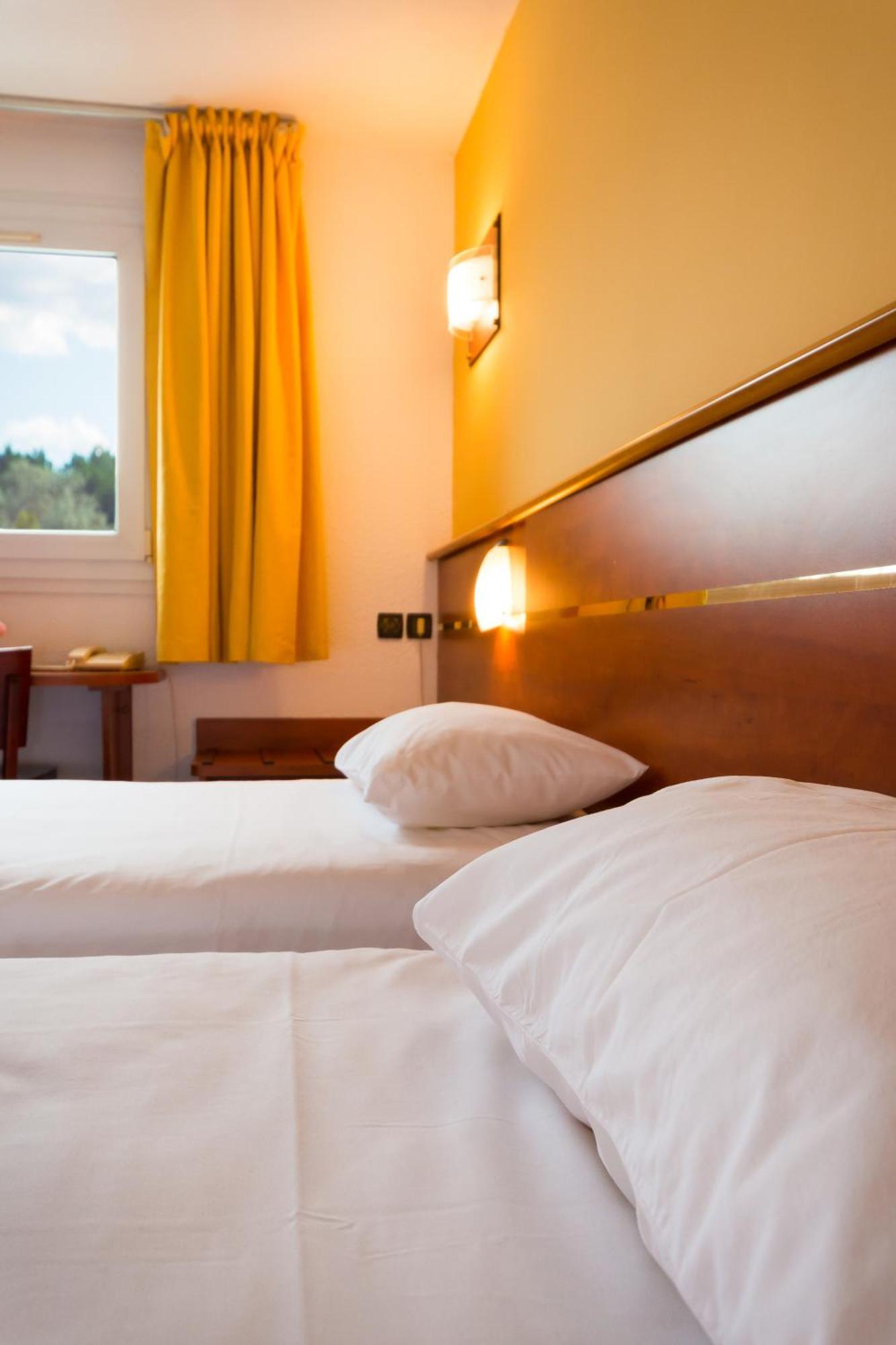 Brit Hotel Rennes Cesson Екстер'єр фото